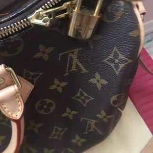 LOUIS VUITTON SPEEDY BANDOULIÈRE 35